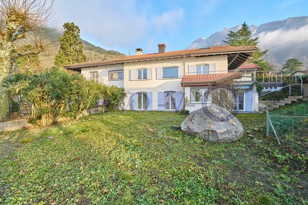 RENOVEE DE STANDING AVEC GRAND JARDIN ET VUE LAC - 1P + STUDIO 20