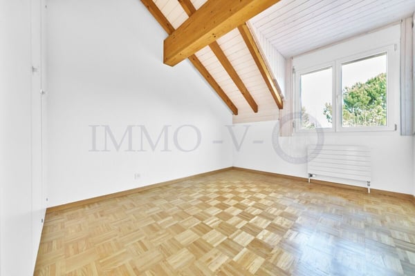 SPACIEUSE AVEC GRAND JARDIN AU CALME 8