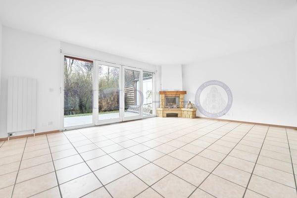 SPACIEUSE AVEC GRAND JARDIN AU CALME 4