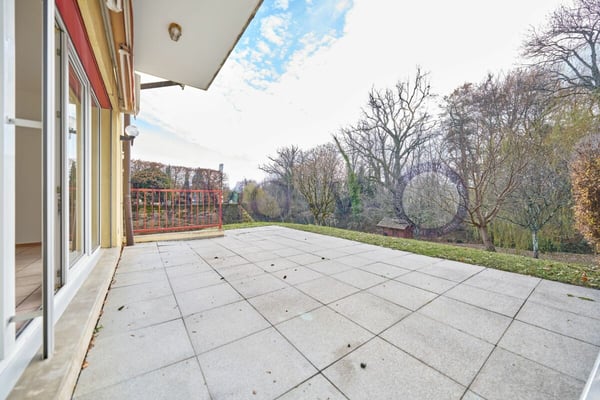 SPACIEUSE AVEC GRAND JARDIN AU CALME 2