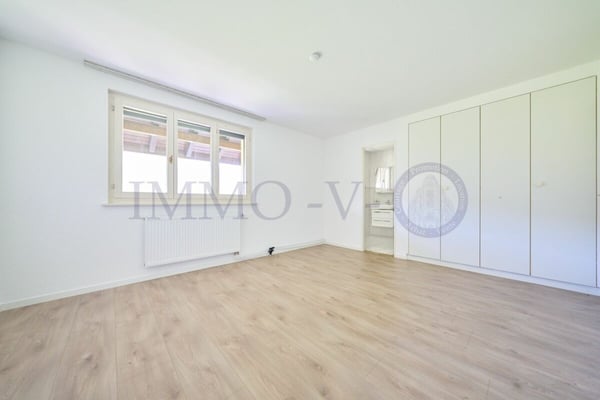 IDEALEMENT SITUEE AU CALME AVEC JARDIN 5