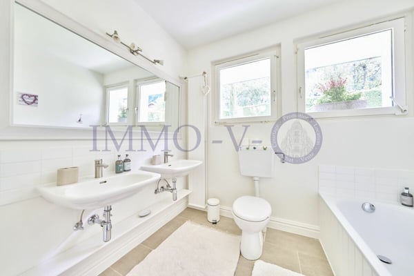 DE PRESTIGE AVEC PISCINE ET VUE PANORAMIQUE - MEUBLEE 19