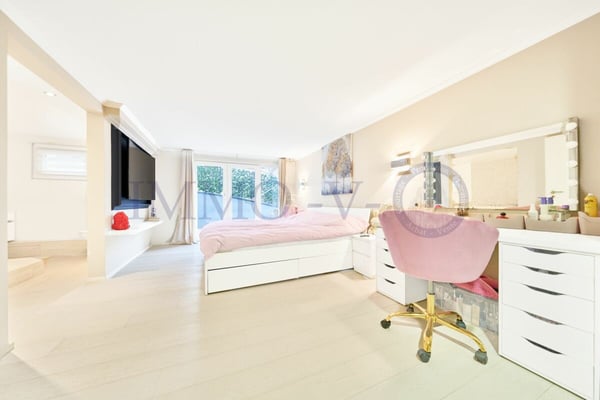 SPACIEUSE DE HAUT STANDING AVEC GRAND JARDIN ET PISCINE 8