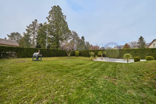 SPACIEUSE DE HAUT STANDING AVEC GRAND JARDIN ET PISCINE 13