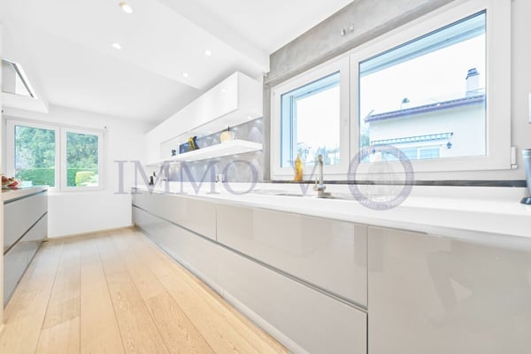 SPACIEUSE DE HAUT STANDING AVEC GRAND JARDIN ET PISCINE 8