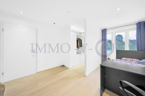 SPACIEUSE DE HAUT STANDING AVEC GRAND JARDIN ET PISCINE 12