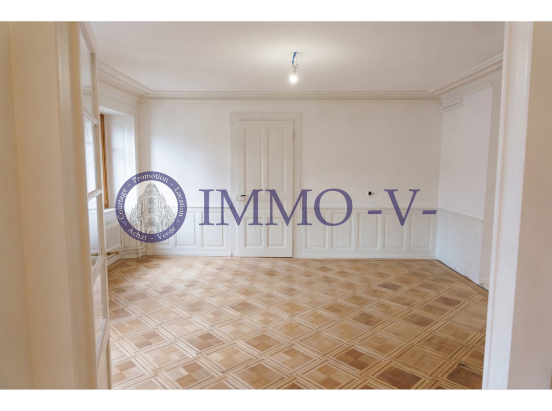 Cachet et élégance au centre-ville - appartement rénové avec caractère