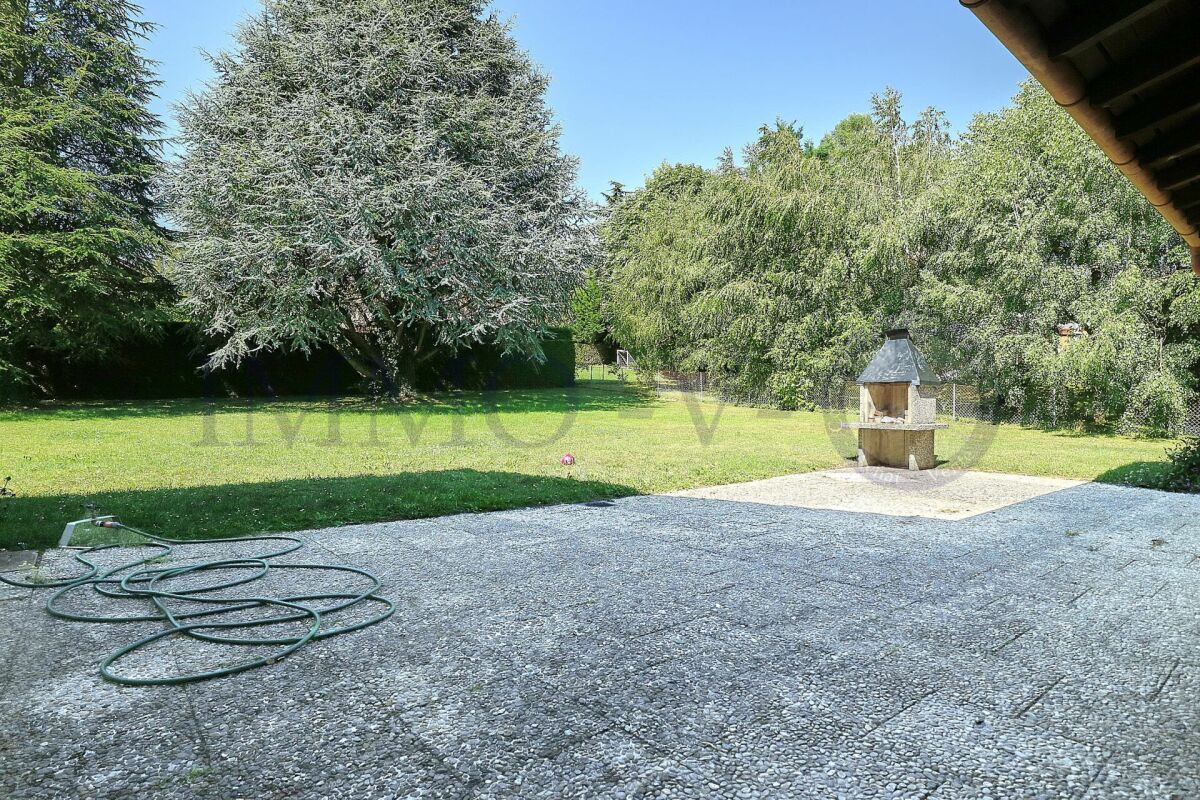 SPACIEUSE VILLA AVEC GRAND JARDIN IDYLLIQUE