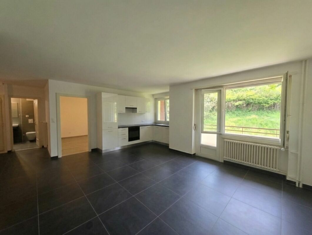 Magnifique appartement de 2,5 pièces entièrement rénové avec balcon