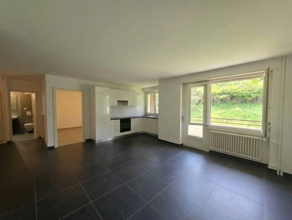 Magnifique appartement de 2,5 pièces entièrement rénové avec balcon 2