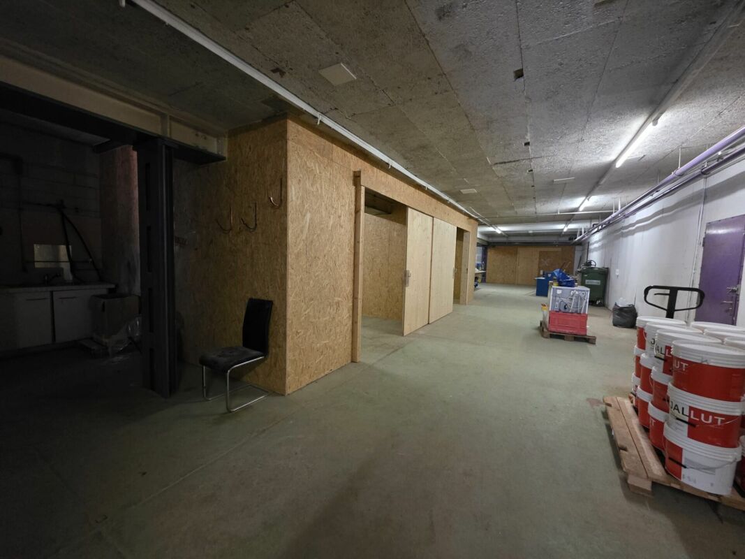 À LOUER - Grand Dépôt / Atelier de 360 m² - Idéal Activité Artisanale ou Stockage