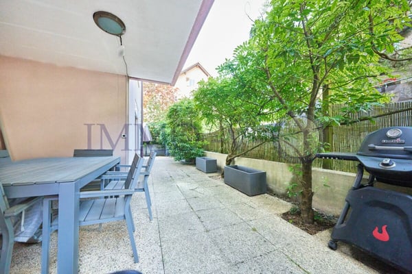 SPACIEUX AVEC GRANDE TERRASSE ET EMPLACEMENT IDEAL 1