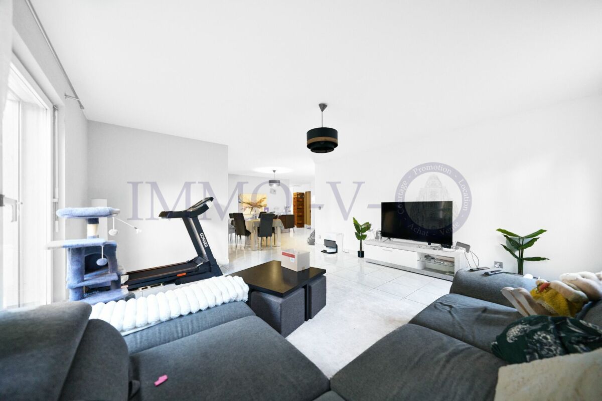 SPACIEUX AVEC GRANDE TERRASSE ET EMPLACEMENT IDEAL