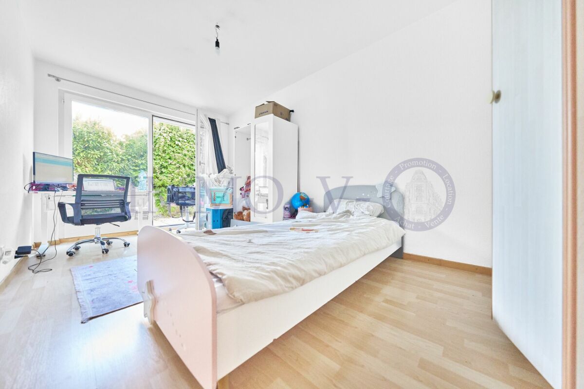 SPACIEUX AVEC GRANDE TERRASSE ET EMPLACEMENT IDEAL
