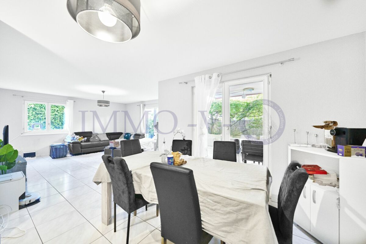 SPACIEUX AVEC GRANDE TERRASSE ET EMPLACEMENT IDEAL