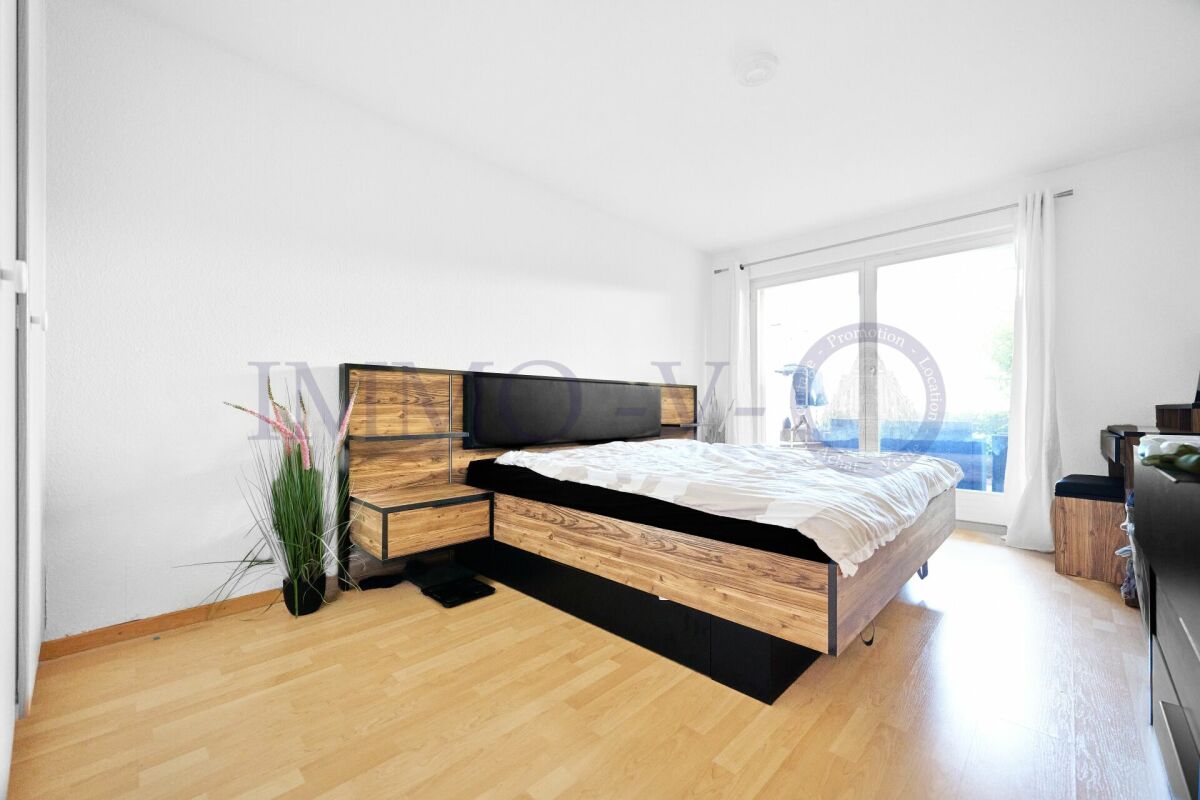 SPACIEUX AVEC GRANDE TERRASSE ET EMPLACEMENT IDEAL