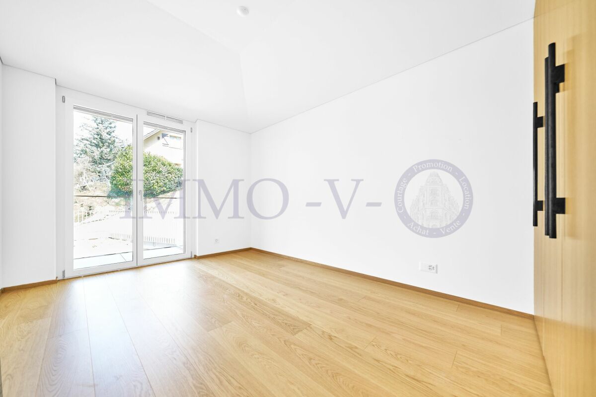 NEUF DE HAUT STANDING AVEC BALCON-TERRASSE ET VUE PANORAMIQUE - LOT 1