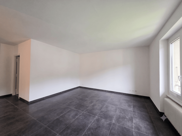Superbe 3.5 pièces moderne et lumineux avec balcon - Le Locle 2