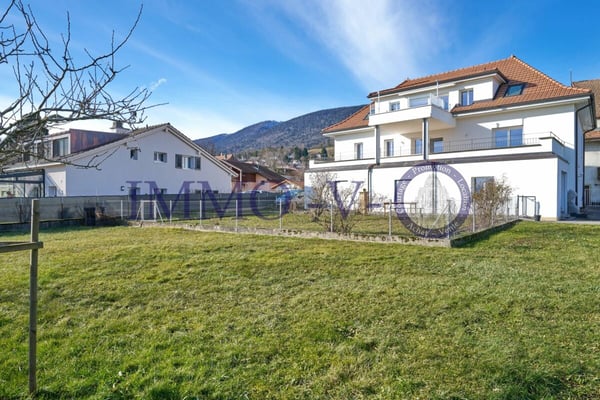 SPACIEUX ET LUMINEUX AVEC GRAND BALCON-TERRASSE DE 60M2 ET VUE LAC 11