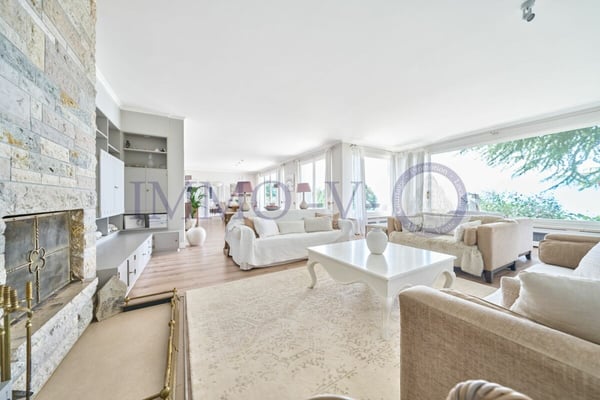 DE PRESTIGE AVEC PISCINE ET VUE PANORAMIQUE - MEUBLEE 8