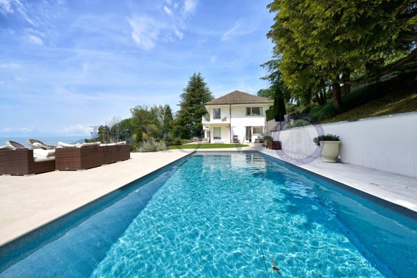 DE PRESTIGE AVEC PISCINE ET VUE PANORAMIQUE - MEUBLEE 1