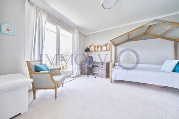 DE PRESTIGE AVEC PISCINE ET VUE PANORAMIQUE - MEUBLEE 16