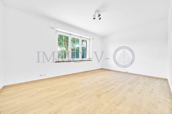 SPACIEUSE VILLA DE STANDING AVEC GRANDE JARDIN ET PISCINE 11