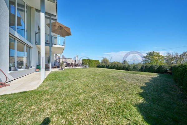 DE STANDING AVEC GRAND JARDIN ET VUE LAC 3
