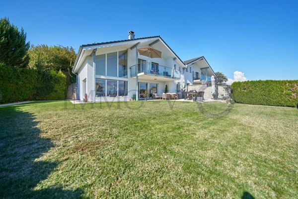 DE STANDING AVEC GRAND JARDIN ET VUE LAC