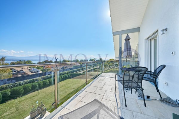 DE STANDING AVEC GRAND JARDIN ET VUE LAC 10