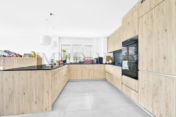 CONTEMPORAINE ET SPACIEUSE AVEC JARDIN AVEC SITUATION IDEALE 3