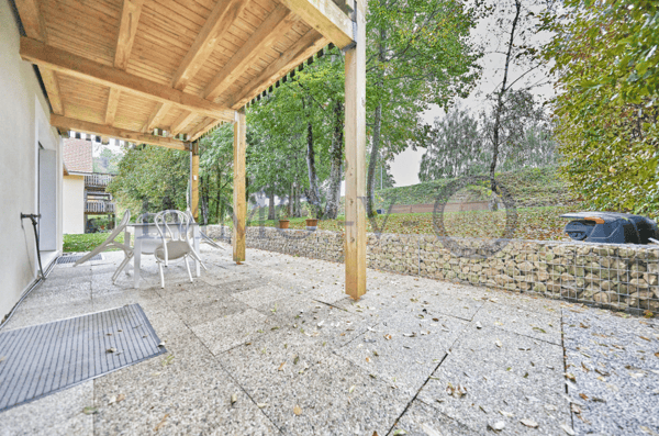 SPACIEUX AVEC GRAND JARDIN ET EMPLACEMENT IDEAL