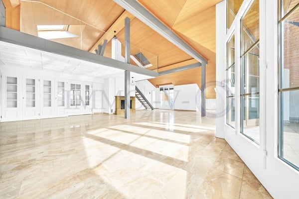 SPACIEUX DUPLEX EN ATTIQUE DE HAUT STANDING AU CENTRE