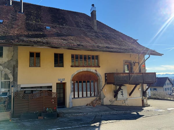 Selten zur Verkauf: Bauernhof zur Renovierung mit Potenzial für mehrere Wohnungen in Baulmes 2