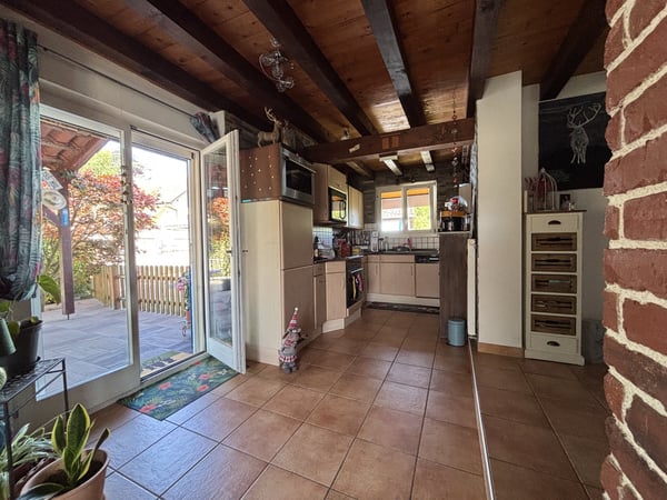 Rare : 2 maisons avec solaire + pompe à chaleur · piscine · 5 min Yverdon 7