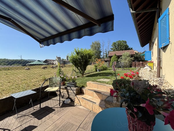 Rare : 2 maisons avec solaire + pompe à chaleur · piscine · 5 min Yverdon 17