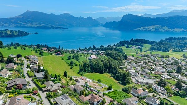 Exklusives Baugrundstück mit Weitblick, Ruhe und Privatsphäre 1