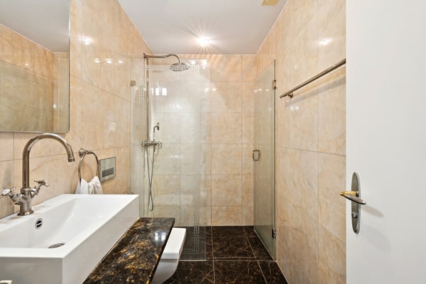 Garten-Rarität an privilegierter Seelage 8