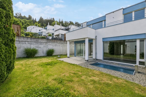 Doppeleinfamilienhaus mit grossem Garten, Terrasse mit toller Aussicht 2