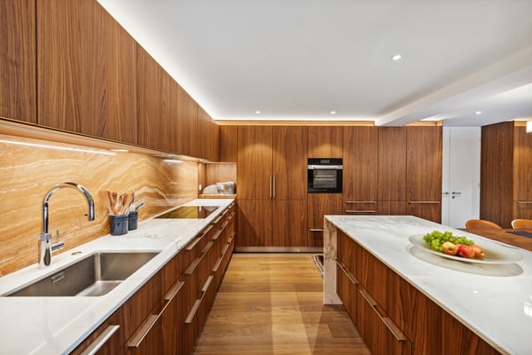 Seltenheit mit Waldblick! Maisonette-Wohnung auf dem Zürichberg 2