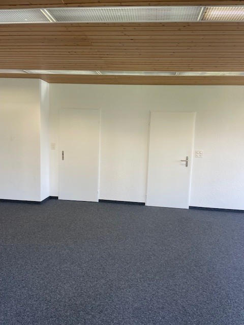 Ausgebaute und preiswerte Bürofläche - bereit für Ihr Vorhaben! 2