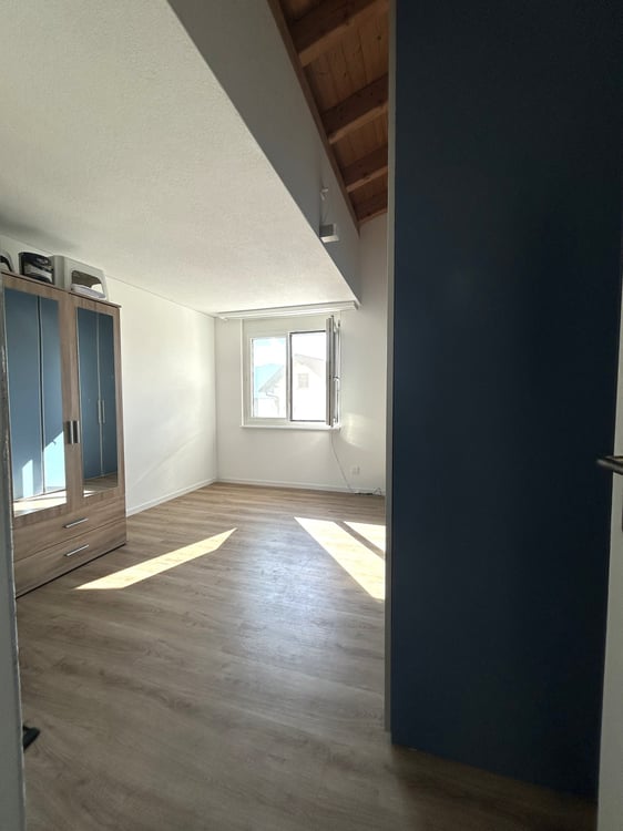 Helle 5.5-Zimmer-Dachwohnung mit Balkon in Uznach 5